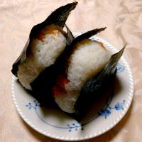 11/27の夜勤弁当🍙
明太子マヨのおにぎり
紅鮭のおにぎり